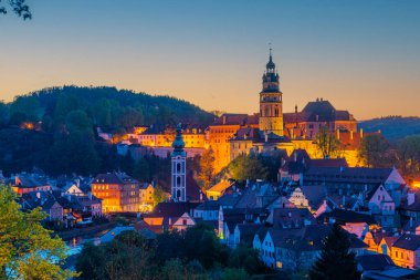 Cesky Krumlov şatosu ve Saint Jost kilisesi, Çek Cumhuriyeti.