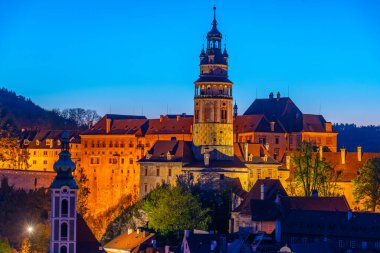 Cesky Krumlov şatosu ve Saint Jost kilisesi, Çek Cumhuriyeti.