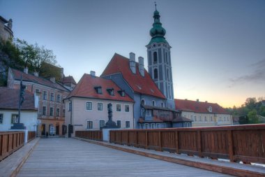 Çek Cumhuriyeti Cesky Krumlov 'daki Aziz Jost Kilisesi' nin gündoğumu.