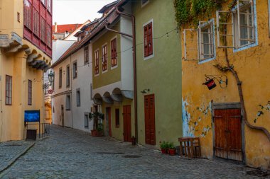 Çek Cumhuriyeti 'nin Cesky Krumlov merkezinin gündoğumu görüntüsü.