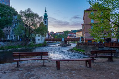 Çek Cumhuriyeti Cesky Krumlov 'daki Aziz Jost Kilisesi' nin gündoğumu.