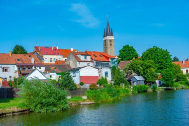 Çek Cumhuriyeti 'nde Telc şehir manzarasının yansıması.