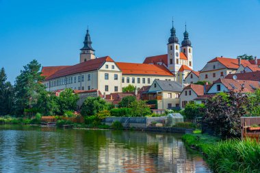 Çek Cumhuriyeti 'ndeki Telc kalesinin yansıması.