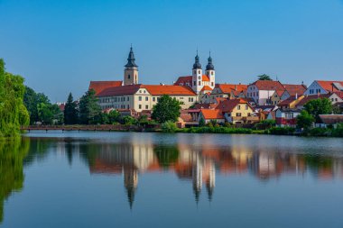 Çek Cumhuriyeti 'ndeki Telc kalesinin yansıması.