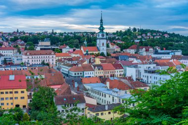 Çek Cumhuriyeti 'nin eski Trebic kentinin günbatımı manzarası.