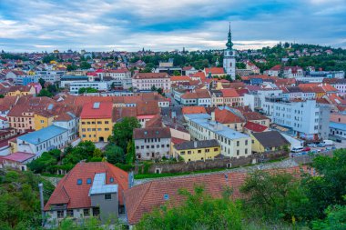 Çek Cumhuriyeti 'nin eski Trebic kentinin günbatımı manzarası.