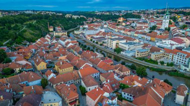 Çek Cumhuriyeti 'nde Trebic' in günbatımı manzarası.