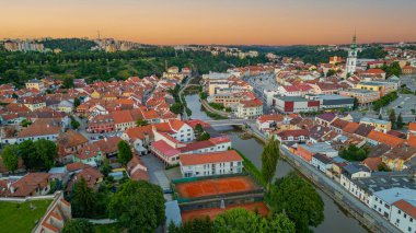Çek Cumhuriyeti 'nde Trebic' in günbatımı manzarası.