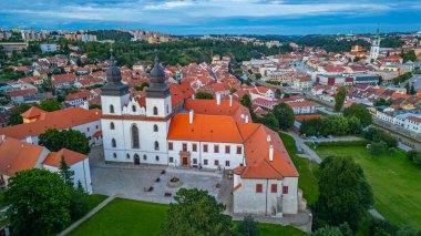 Çek Cumhuriyeti 'nde Trebic' in günbatımı manzarası.