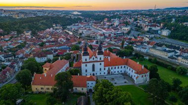 Çek Cumhuriyeti 'nde Trebic' in gündoğumu manzarası.