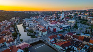 Çek Cumhuriyeti 'nde Trebic' in gündoğumu manzarası.