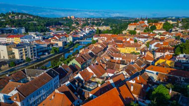 Saint Prokop Bazilikası 'nın Panorama' sı ve Çek Cumhuriyeti 'nin Trebic kentindeki Yahudi mahallesi.