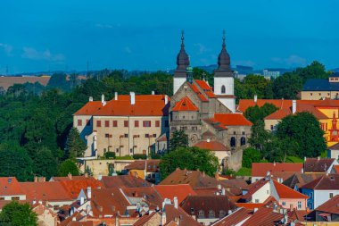 Saint Prokop Bazilikası 'nın Panorama' sı ve Çek Cumhuriyeti 'nin Trebic kentindeki Yahudi mahallesi.