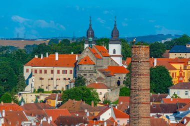 Saint Prokop Bazilikası 'nın Panorama' sı ve Çek Cumhuriyeti 'nin Trebic kentindeki Yahudi mahallesi.