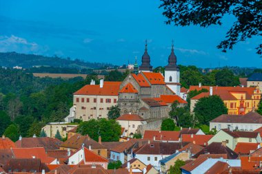 Saint Prokop Bazilikası 'nın Panorama' sı ve Çek Cumhuriyeti 'nin Trebic kentindeki Yahudi mahallesi.