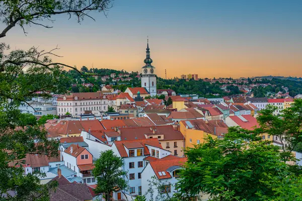 Çek Cumhuriyeti 'nin eski Trebic kentinin günbatımı manzarası.