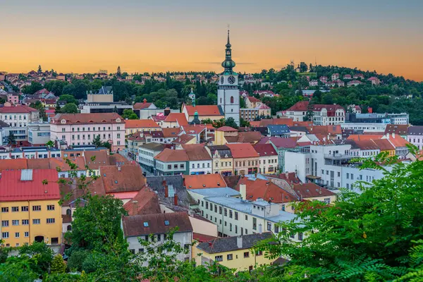 Çek Cumhuriyeti 'nin eski Trebic kentinin günbatımı manzarası.