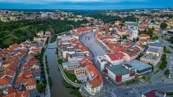 Çek Cumhuriyeti 'nin eski Trebic kentinin günbatımı manzarası.