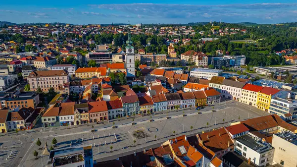 Çek Cumhuriyeti 'nin Trebic kentinde, Karlovo namesti meydanının panorama manzarası.