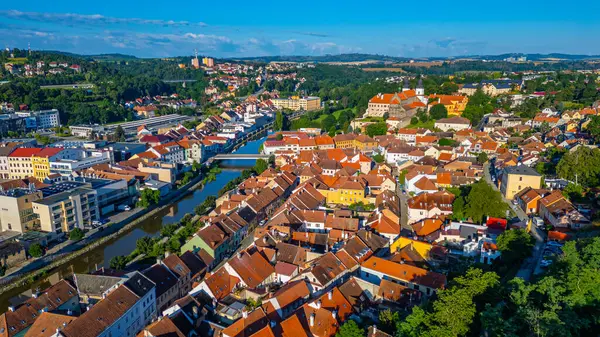Saint Prokop Bazilikası 'nın Panorama' sı ve Çek Cumhuriyeti 'nin Trebic kentindeki Yahudi mahallesi.