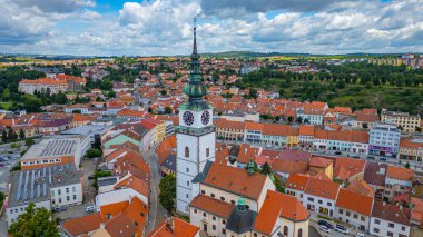 Çek Cumhuriyeti 'nin Trebic şehrinin yaz panoraması.