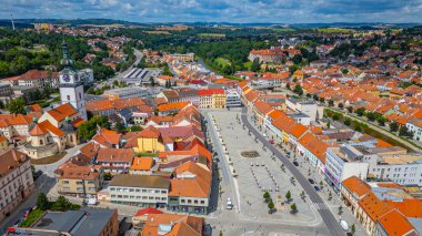 Çek Cumhuriyeti 'nin Trebic şehrinin yaz panoraması.