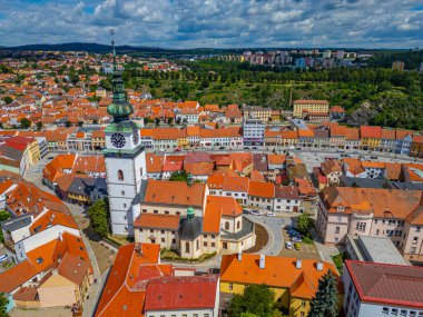 Çek Cumhuriyeti 'nin Trebic şehrinin yaz panoraması.