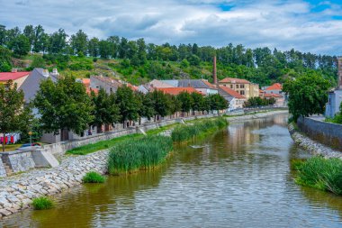 Çek Cumhuriyeti 'nin Trebic kentinde Jihlava Nehri' nin kıyısında.
