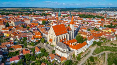 Çek Cumhuriyeti 'nin eski Znojmo kentinin panorama manzarası.