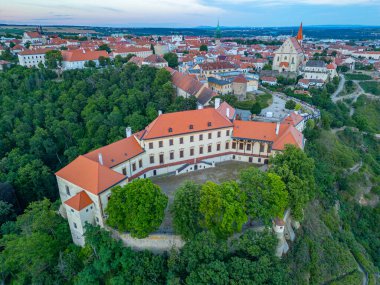 Çek Cumhuriyeti 'nin Znojmo kentinin günbatımı manzarası.