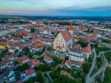 Çek Cumhuriyeti 'nin eski Znojmo kentinin günbatımı manzarası.