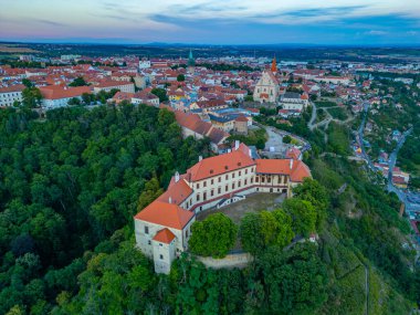 Çek Cumhuriyeti 'nin Znojmo kentinin günbatımı manzarası.