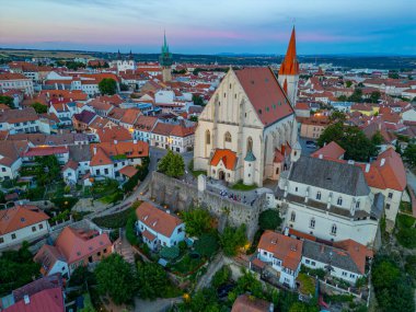 Çek Cumhuriyeti 'nin eski Znojmo kentinin günbatımı manzarası.