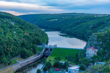 Çek Cumhuriyeti 'ndeki Znojmo barajının panorama görüntüsü.