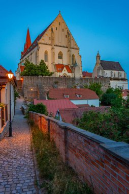 Çek Cumhuriyeti, Znojmo 'daki Aziz Niklas Kilisesi ve Saint Wenceslas Şapeli' nin gün batımı manzarası.