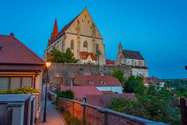 Çek Cumhuriyeti, Znojmo 'daki Aziz Niklas Kilisesi ve Saint Wenceslas Şapeli' nin gün batımı manzarası.