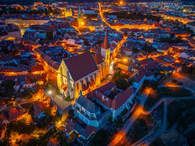 Çek Cumhuriyeti 'nin eski Znojmo kentinin günbatımı manzarası.