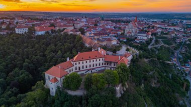 Çek Cumhuriyeti 'nin Znojmo kentinin gündoğumu manzarası.