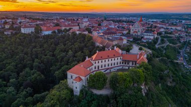Çek Cumhuriyeti 'nin Znojmo kentinin gündoğumu manzarası.