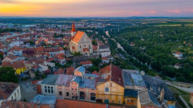 Çek Cumhuriyeti 'nin Znojmo kentinin gündoğumu manzarası.
