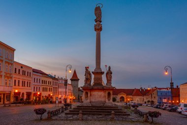 Çek Cumhuriyeti 'nin Znojmo kentindeki Masarykovo namesti' deki Veba Gazetesi 'nin gündoğumu manzarası.