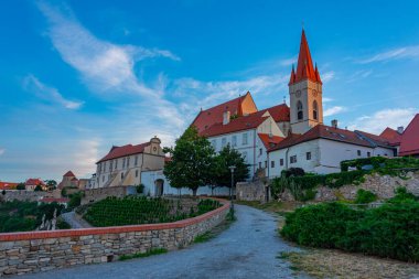 Çek Cumhuriyeti 'nin Znojmo kentindeki Aziz Niklas Kilisesi' nin gündoğumu.