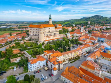 Çek Cumhuriyeti 'nden Mikulov' un hava manzarası.