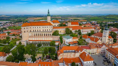 Çek Cumhuriyeti 'nden Mikulov' un hava manzarası.