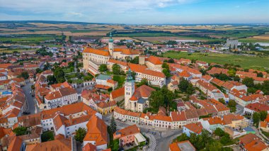 Çek Cumhuriyeti 'nden Mikulov' un hava manzarası.