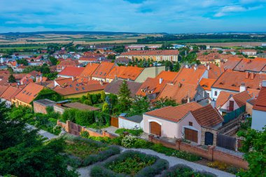 Çek Cumhuriyeti 'nde Mikulov' un kırmızı çatıları.