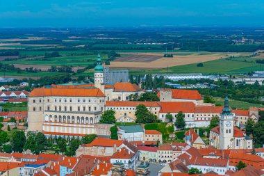 Çek Cumhuriyeti 'nden Mikulov' un hava manzarası.