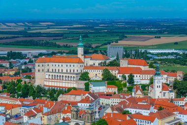 Çek Cumhuriyeti 'nden Mikulov' un hava manzarası.
