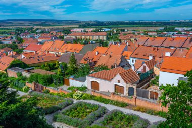 Çek Cumhuriyeti 'nde Mikulov' un kırmızı çatıları.
