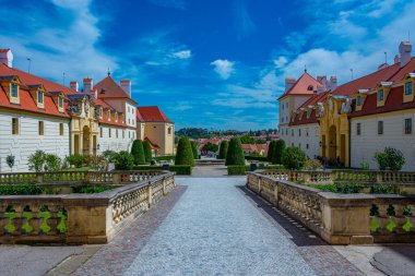 Çek Cumhuriyeti Valtice Şatosu 'nda yaz günü.